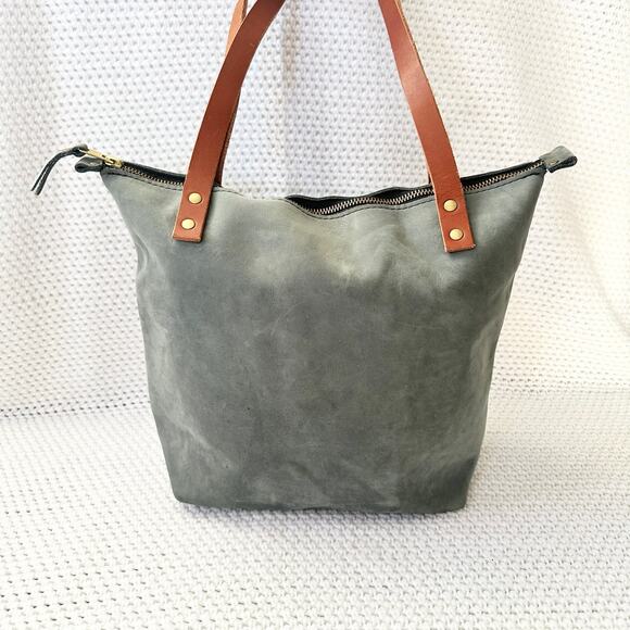 Portland Leather Goods Classic Open Medium Tote Storm Grey Leather Tan Straps - Picture 6 of 12